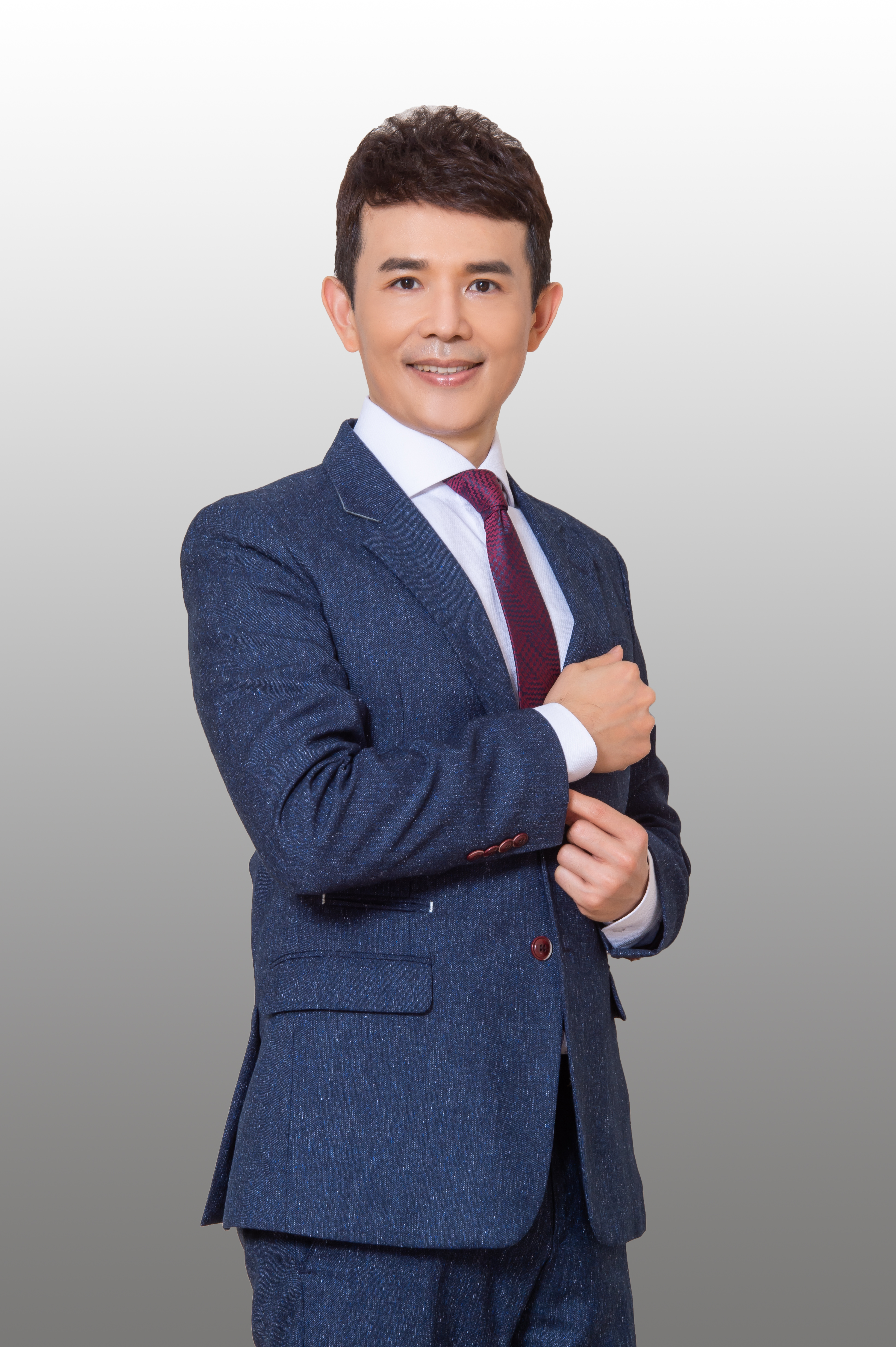TVBS新聞台主播謝向榮擔任主持人。(圖/TVBS)