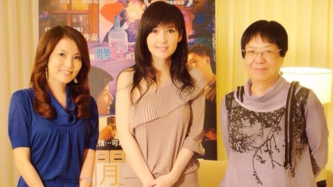 張瑞玲(圖左)訪問過許多藝人。(圖/翻攝自張瑞玲臉書)