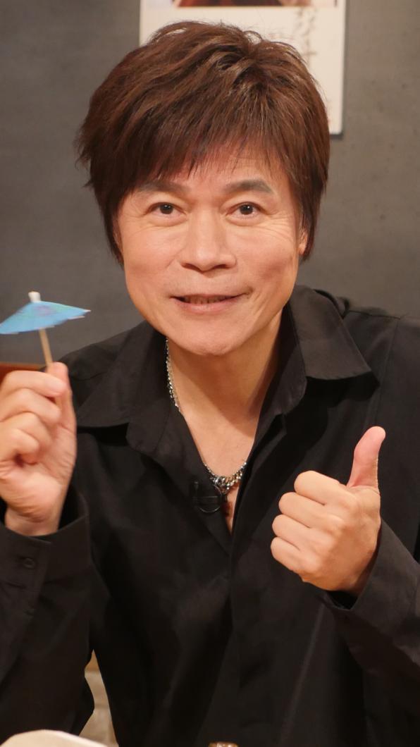 洪榮宏當年以〈一支小雨傘〉走紅。(圖/MOMOTV提供)