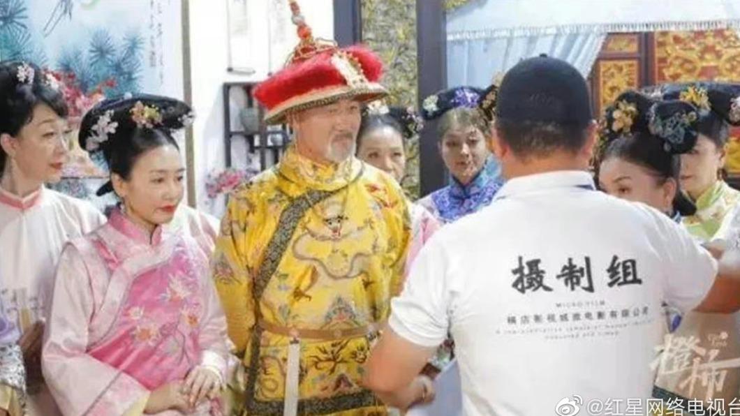 策劃人還特地請來導演指導他們演技。（圖／翻攝自微博）