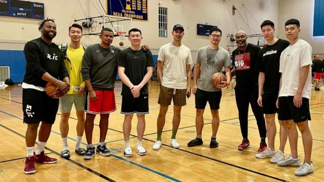 國王球員來到加州大學洛杉磯分校(UCLA),參與知名NBA 訓練師海因斯 (Rico Hines)舉辦的訓練營。(圖/翻攝自IG newtaipeikings)