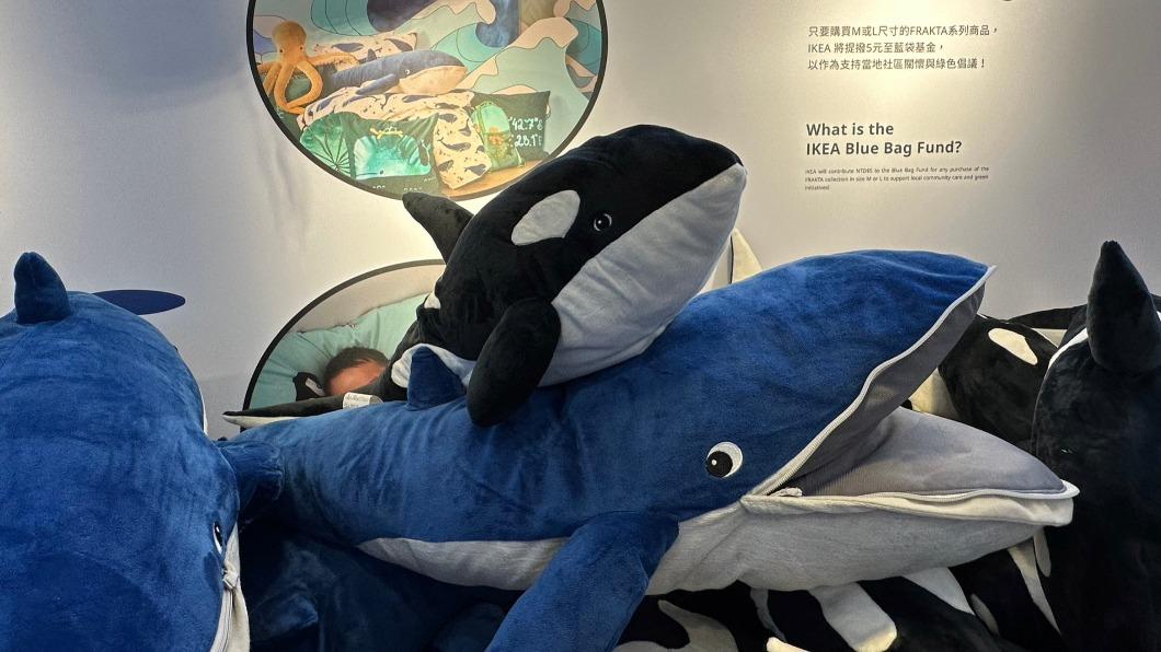 IKEA將海洋廢棄物變鯨魚娃娃　全聯做文青環保袋換購