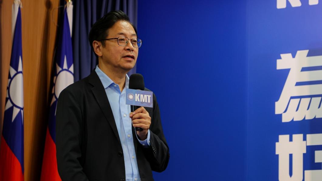 張善政召開記者會說明。(圖/張善政競辦提供)