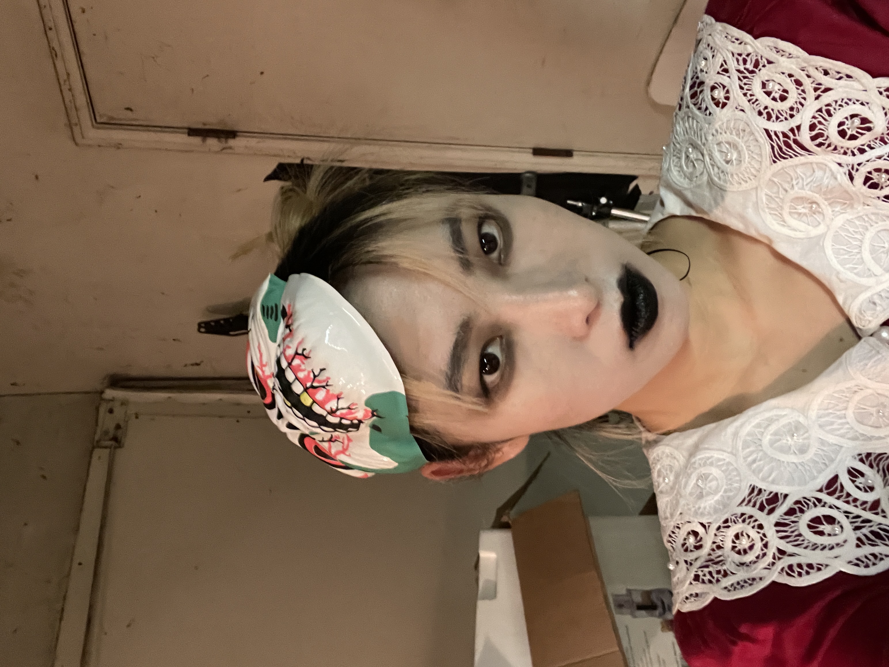王若琳在萬聖節前夕推出英文單曲〈梯納的鬼怪屋〉。(圖/索尼音樂提供)