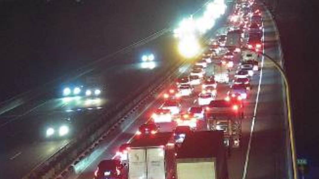 下班時間大塞車!國1南向事故「死傷不明」 回堵4公里