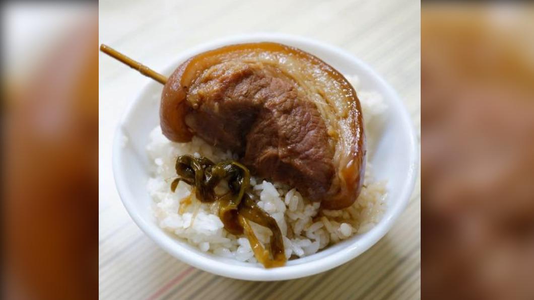 魚市場爌肉飯也相當受到歡迎。(圖/翻攝自彰化魚市場爌肉飯臉書)
