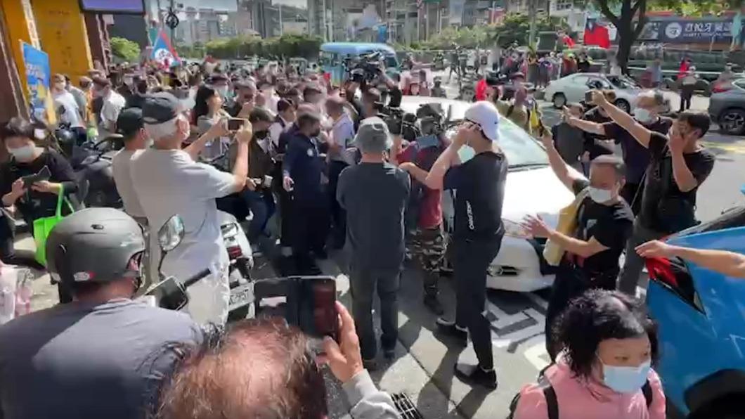 人潮塞爆!韓國瑜陪謝國樑掃街惹民怨 遭轟:不要再來亂