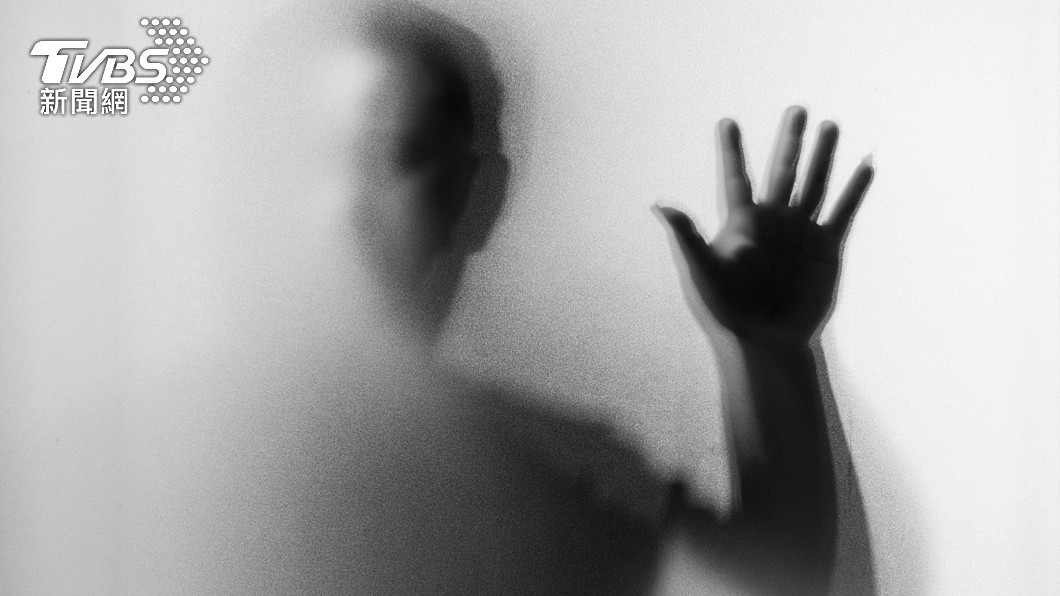 讓你全家死光!夢見中年男詭笑 他嗆聲被厲鬼黑令旗索命