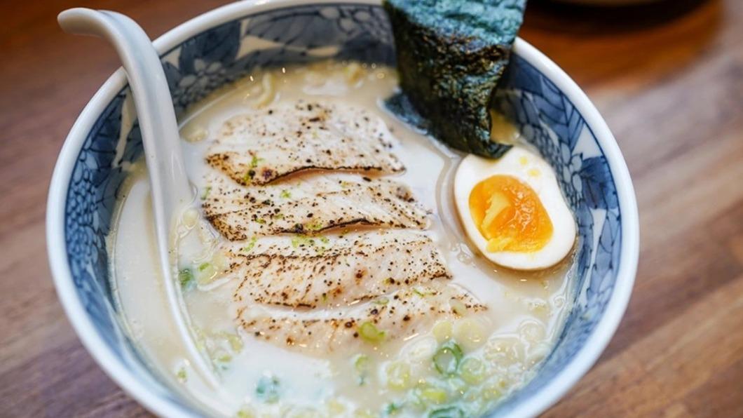 湯底是膠原魚白湯，味不算重，鮮味卻是很明顯。（圖／跳躍的宅男提供）