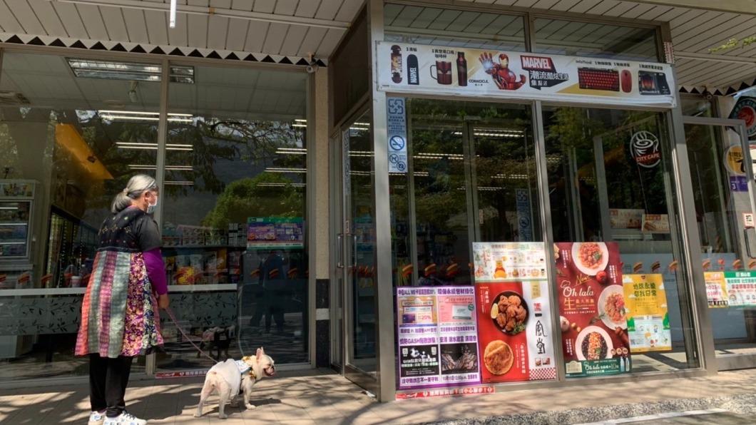 超商首度開放輔療犬入店。(圖/業者提供)