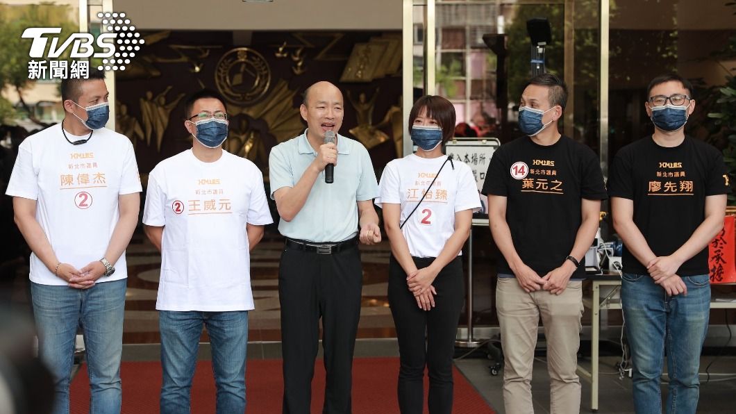 韓國瑜今日為市議員參選人葉元之、江怡臻、陳偉杰、王威元、廖先翔等人站台催票。(圖/江怡臻辦公室提供)