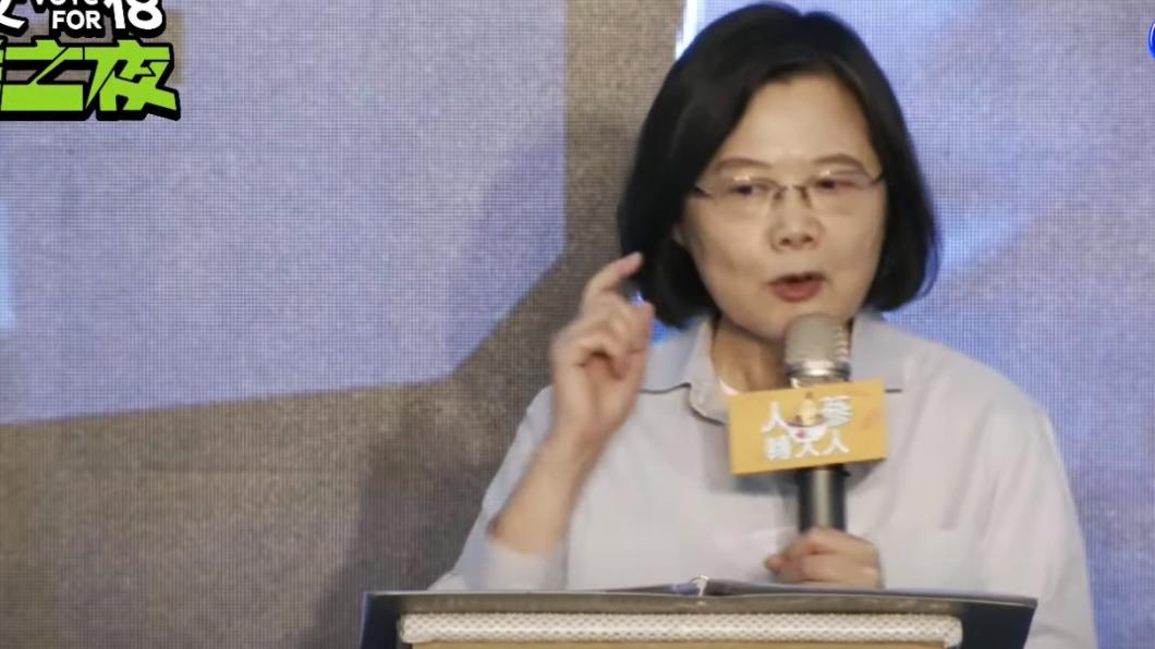 宣傳18歲公民權擠爆千人! 蔡英文秀嫩照台下尖叫聲連連