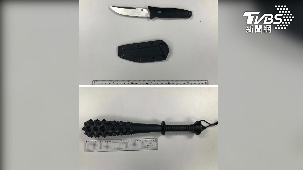 警方查扣短刀、狼牙棒。