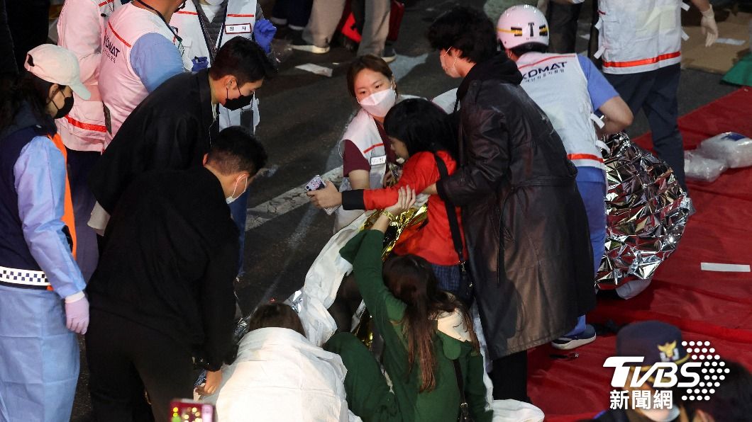 梨泰院街頭爆發大規模踩踏。（圖/達志影像路透社）