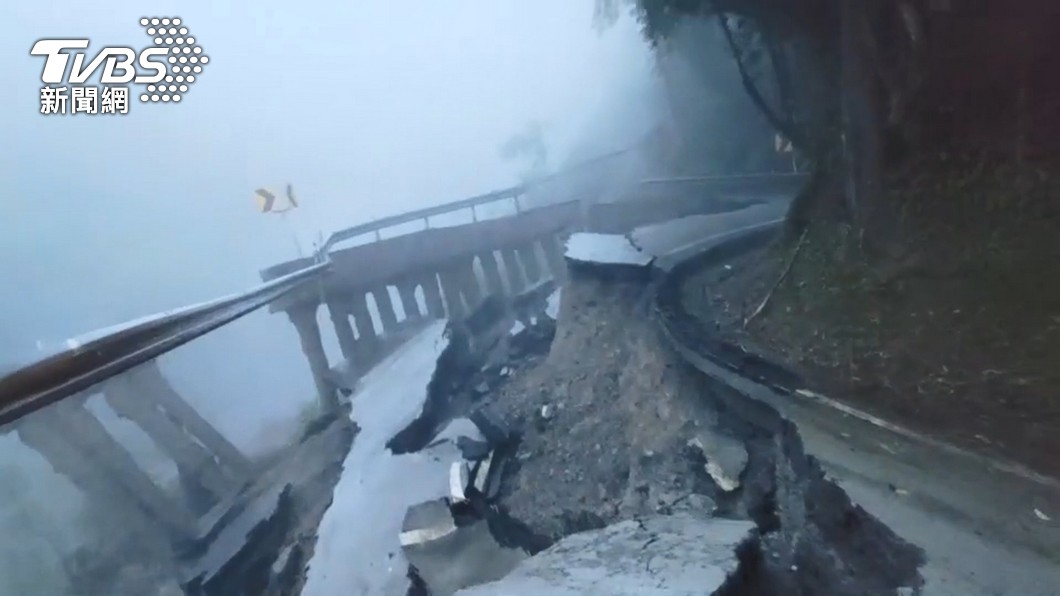 豪雨狂炸!宜蘭4校緊急停班課 11縣市慎防劇烈雨勢