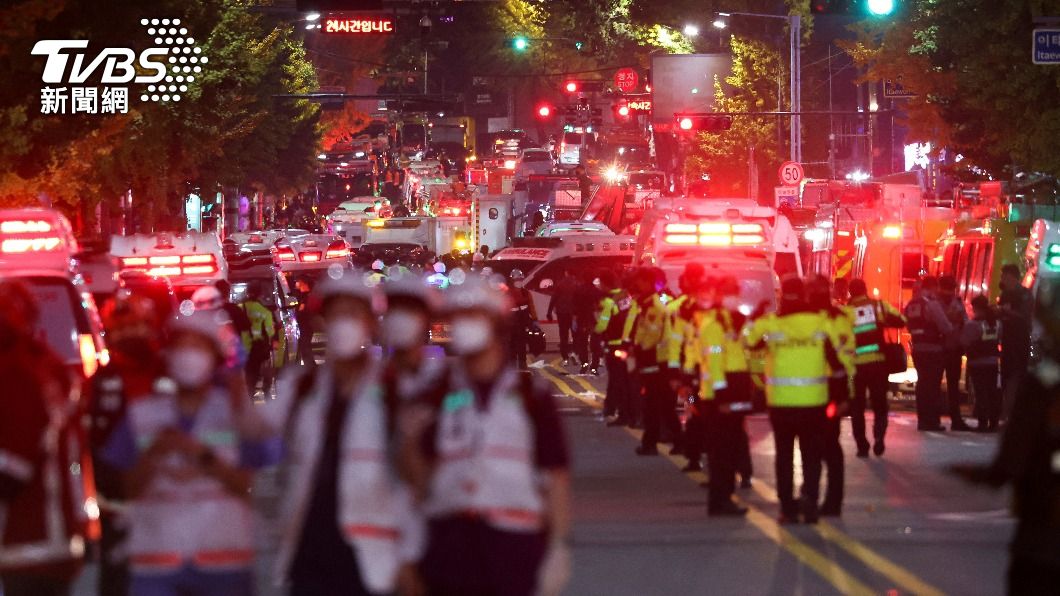 警方及救難人員接到報案後即時到達案發現場搜救。（圖／達志影像路透社）