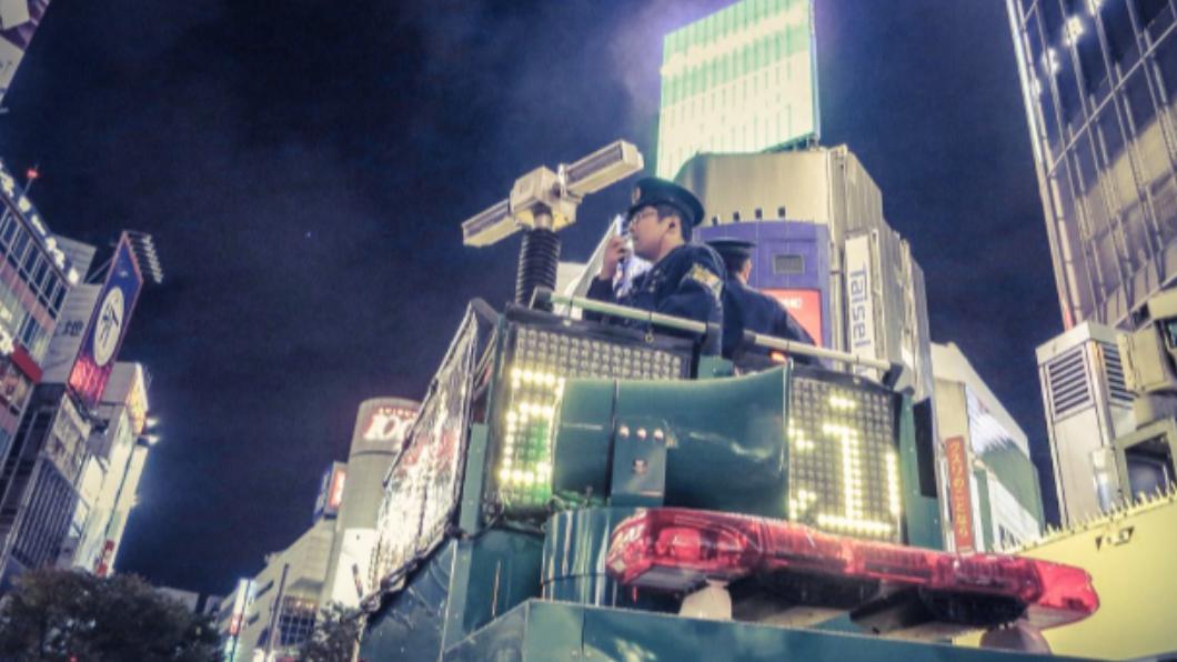 防堵梨泰院悲劇!日本「DJ警察」有效控人流 網友狂讚