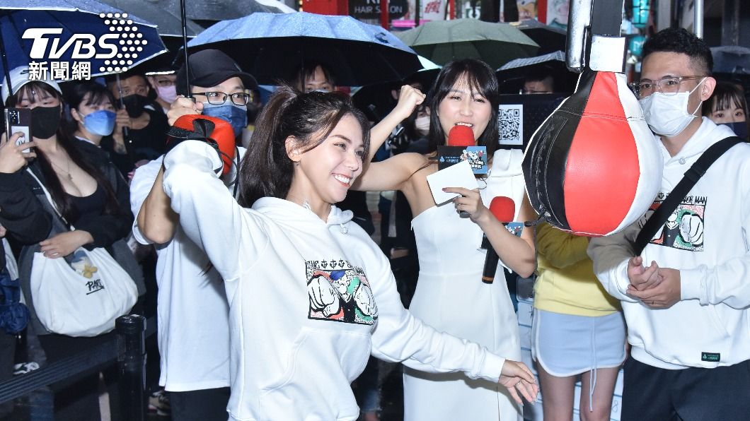 蕾菈在活動中玩遊戲。（圖／梁恩誌攝）