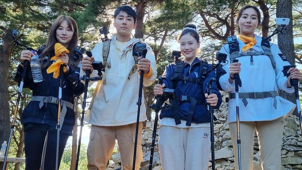 登非洲最高峰！尹恩惠「整路聊不停」　男星不忍了嗆出這句話