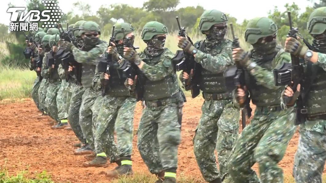 為強化中樞防務,傳出陸軍特戰指揮部近日將首度實施兵力快速增援北台科目,邱國正今回應,均是年度訓練。(圖/TVBS)
