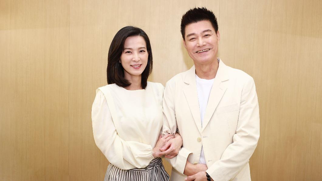 王中皇(右)、楚宣演出父女。(圖/民視提供)