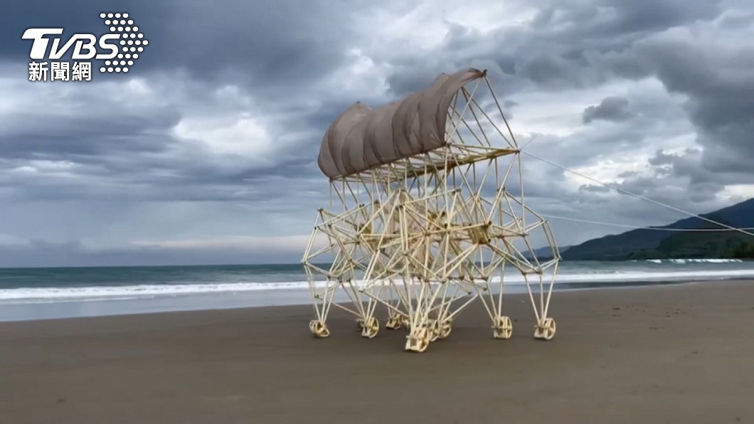 仿生獸在屏東 2022落山風藝術季見大師作品