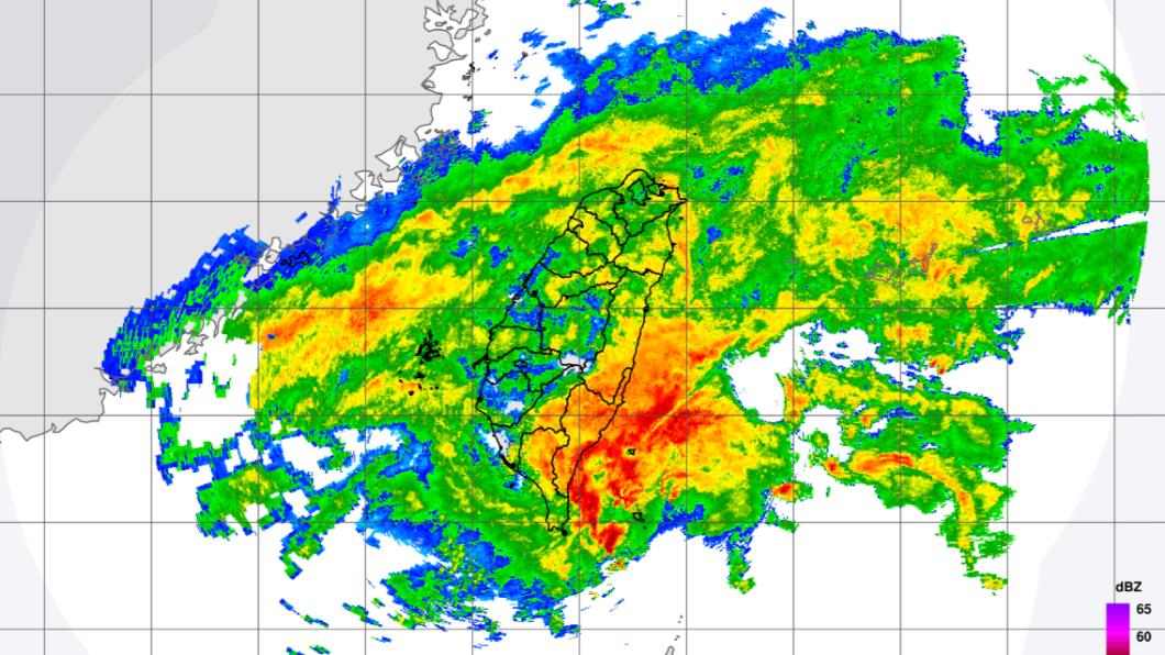 「共伴效應」影響,全台各地有雨。(圖/中央氣象局)