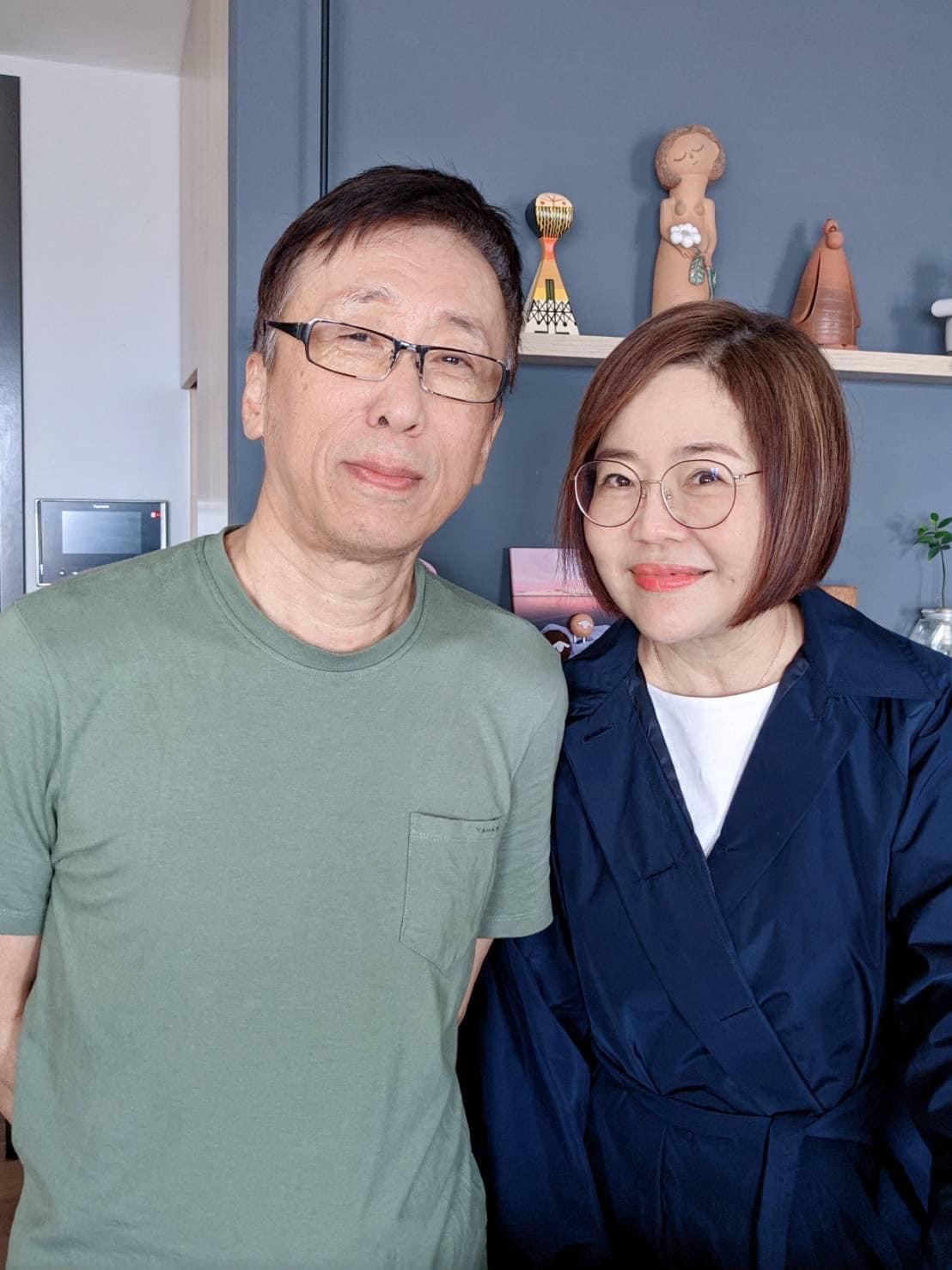 于美人到苦苓家拜訪。(圖/翻攝自苦苓臉書)