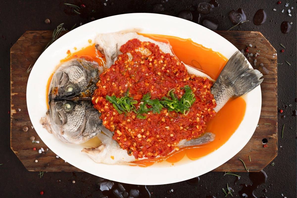 山泉剁椒鱸魚。(圖/荷李活茶街提供)