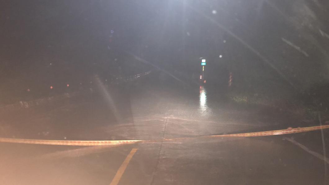 蘭嶼深夜降下大豪雨。(圖/翻攝自蘭嶼鄉公所臉書)