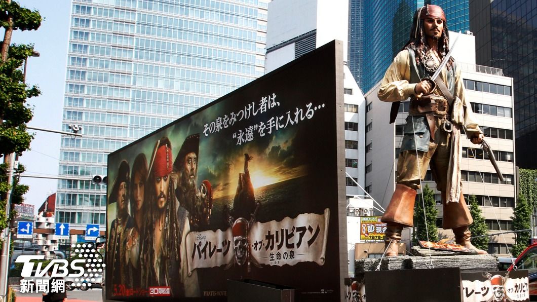 《神鬼奇航》電影與主角傑克船長在日本宣傳。(圖/達志影戲美聯社)