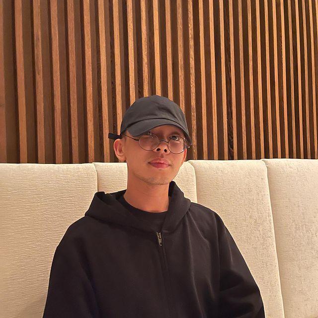 經紀公司澄清劉亞仁10月29日就已出國,和梨泰院事故無關。(圖/翻攝劉亞仁IG)