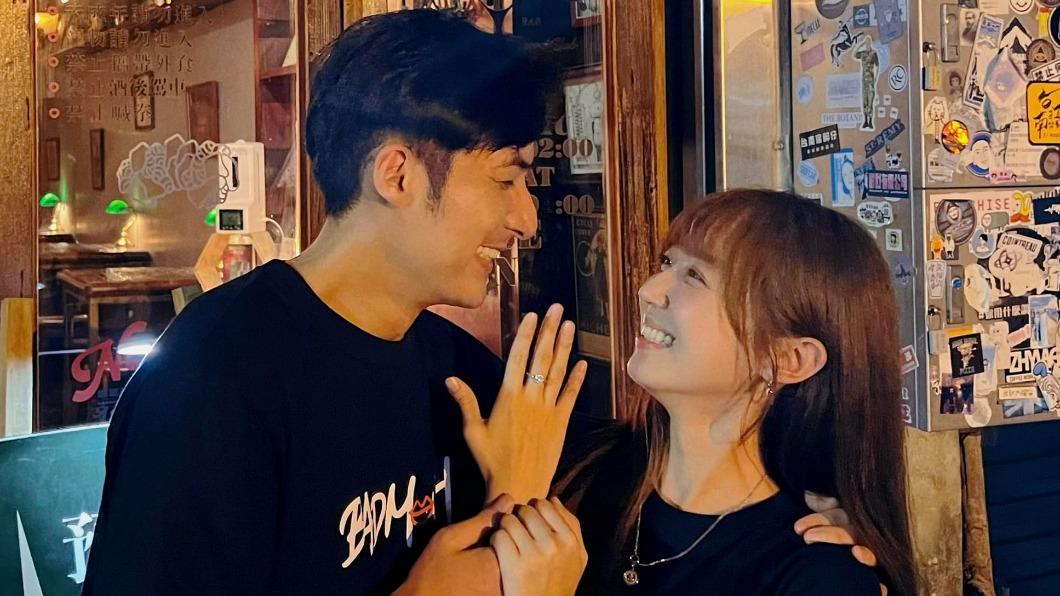 恭喜!李運慶求婚成功 洪詩「曬超大顆鑽戒」:我就是禮物