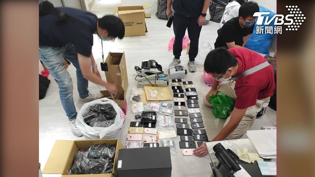 警方順勢逮破該集團經營的毒品分裝工廠。（圖／TVBS）