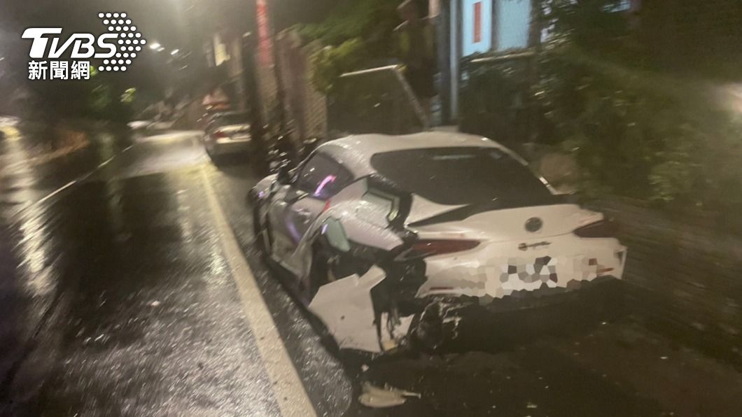 無照男酒駕沿路撞 300萬「牛魔王」車尾遭猛撞近全毀