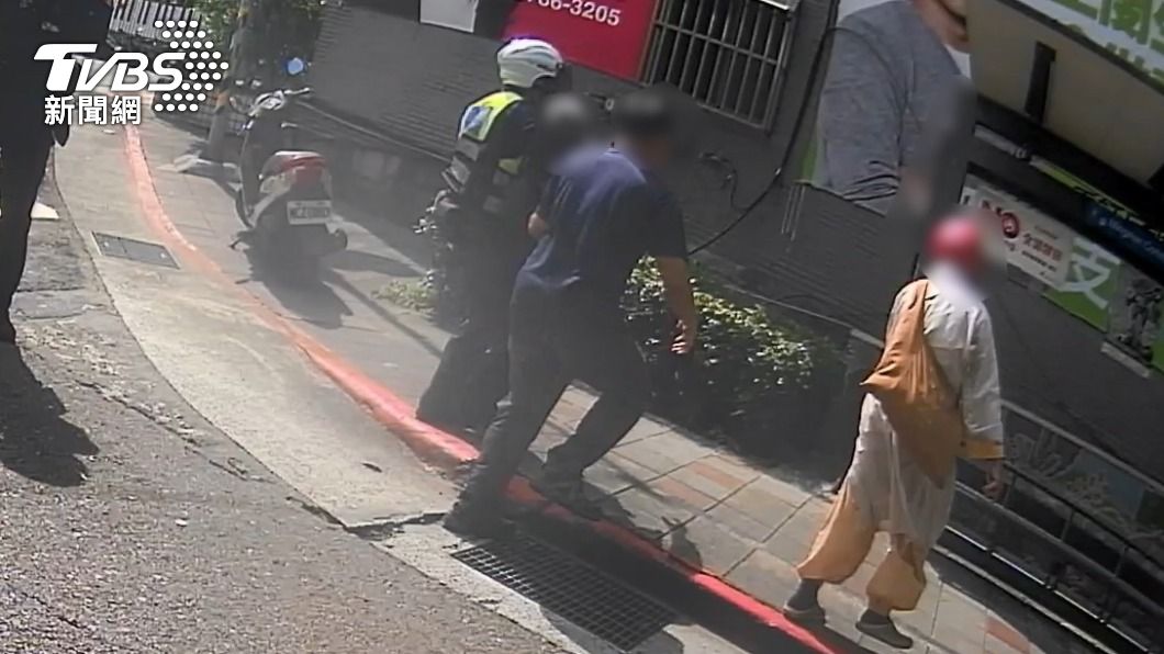 轎車卡路中一動也不動 男駕駛「血糖低」意識不清急送醫