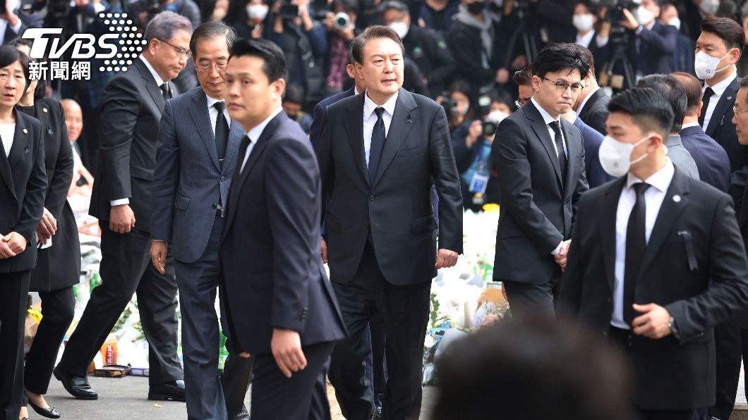 尹錫悅震怒要求相關單位,徹查梨泰院事件真相、嚴懲失職員警。(圖/達志影像美聯社)
