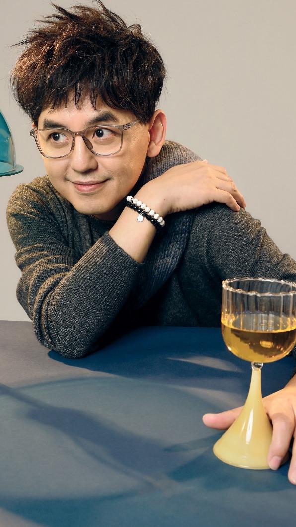 愛好收藏的佼哥也不得不為女兒斷捨離。(圖/嬰兒與母親提供)