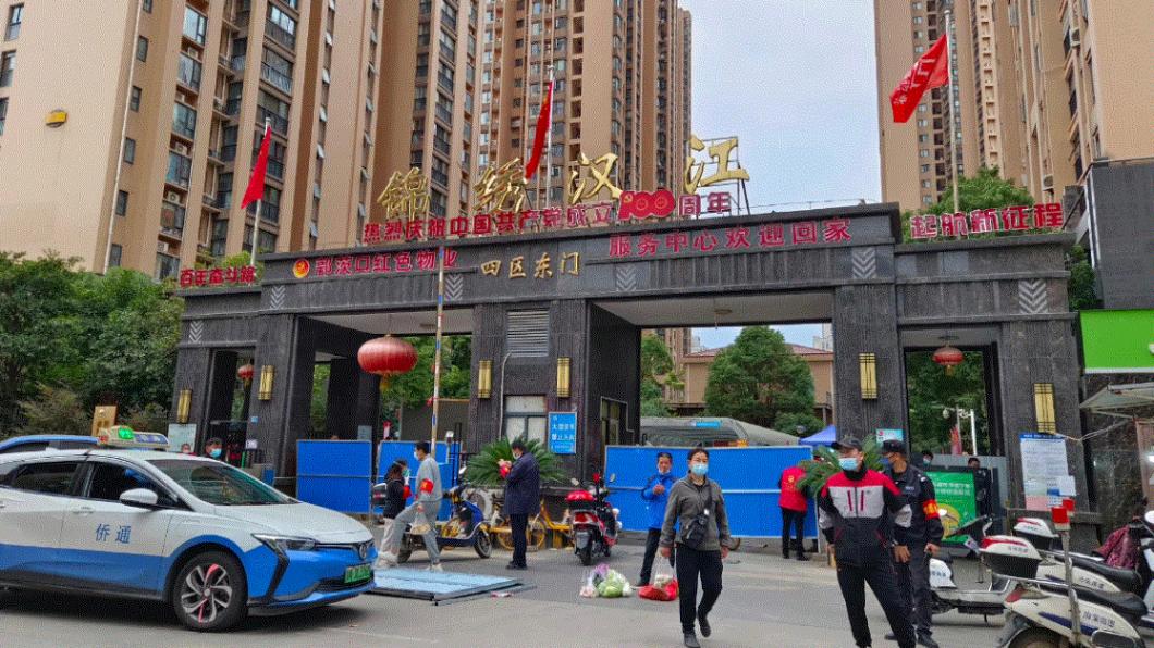 快逃啊!河南省長視察富士康鄭州廠疫情 驚現逃離武「焊」市車潮