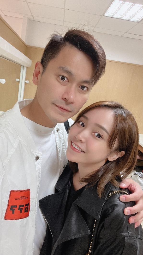 陳彥廷拍攝殺青戲老婆呂璦唯愛相隨。(圖/民視提供)
