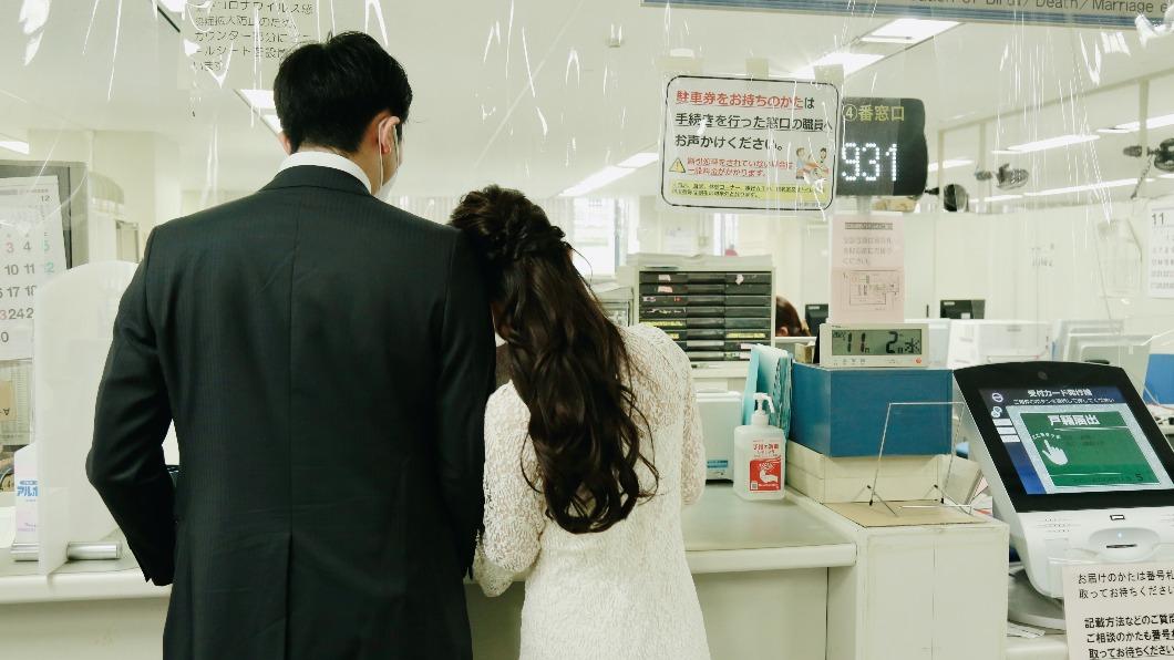 雞排妹登記結婚。(圖/千巡影世提供)