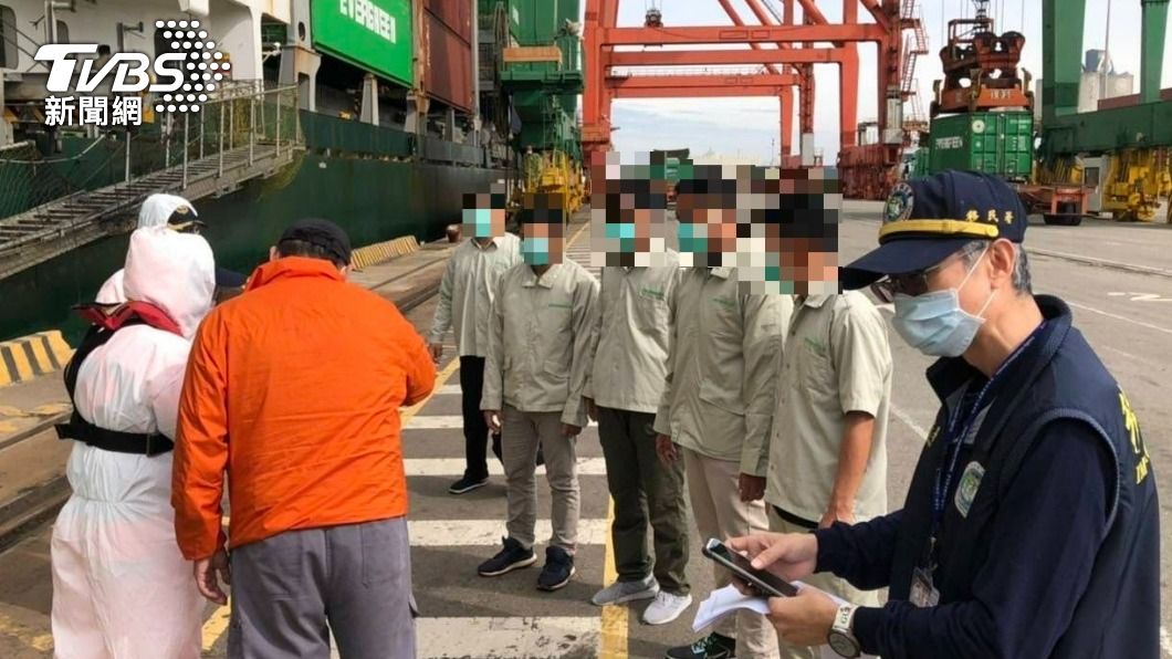 5名船員被安置在旅館內。(圖/TVBS)
