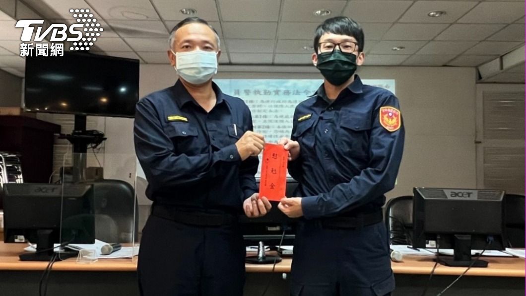 沈姓員警受公開表揚。（圖／TVBS）