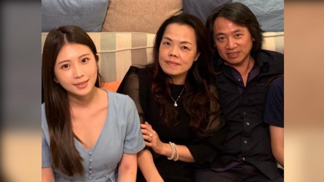 鄭家純與經紀人康姐與命理師徐震諒有好交情。（圖／千巡影世提供）