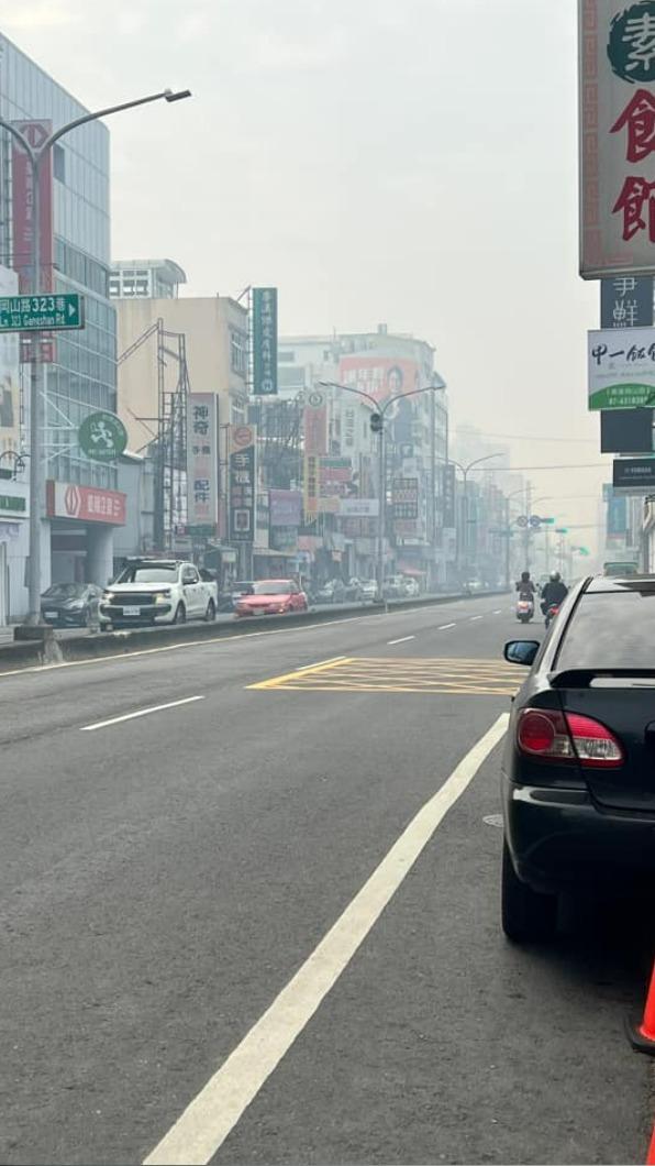 民眾也在留言秀出自己拍下的影像。(圖/翻攝自我是岡山人(北高雄))