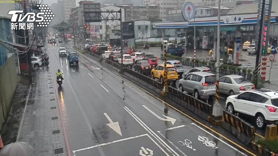 汐止車流塞爆!通勤族超崩潰 新北部署200警疏導