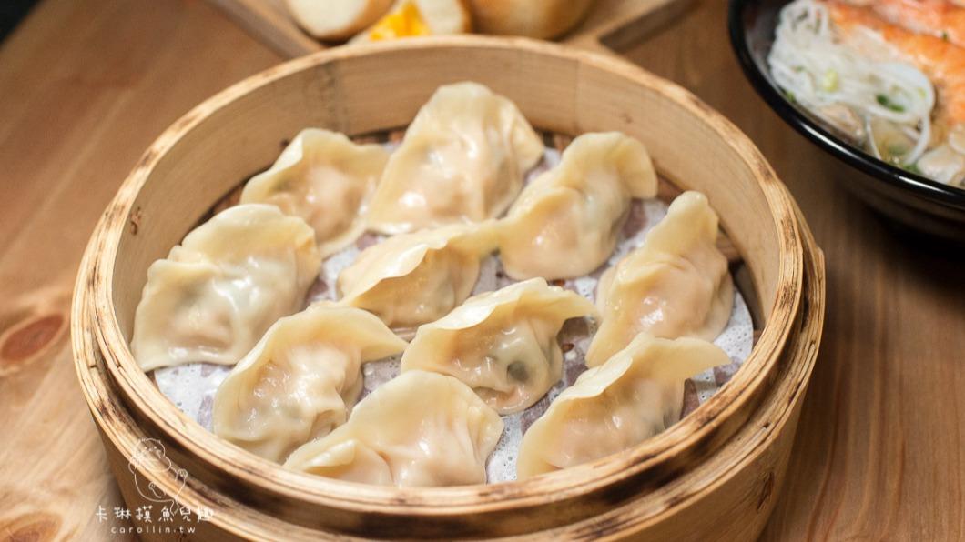 「剝皮辣椒水餃」光用看的就覺得一定很好吃。(圖/卡琳。摸魚兒趣提供)