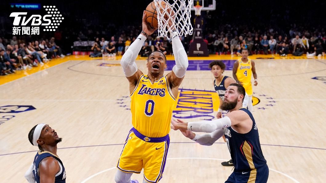 湖人「忍者龜」衛斯布魯克(Russell Westbrook)替補出發持續有亮眼表現,全場貢獻13分7籃板9助攻。(圖/達志影像美聯社)