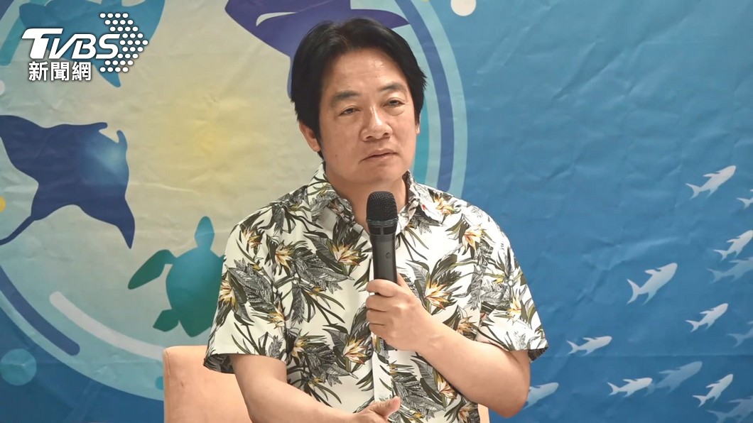 賴清德為棒球物資捐贈儀式開球 胡金龍讚投得好