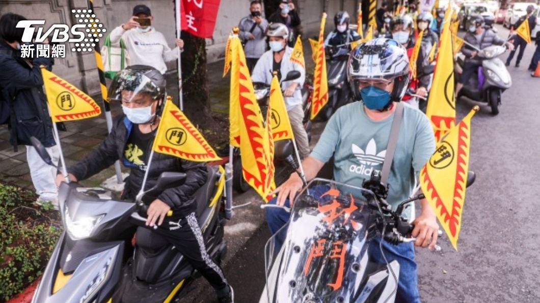 秋鬥機車隊啟動 由北而南宣講訴求反思民主